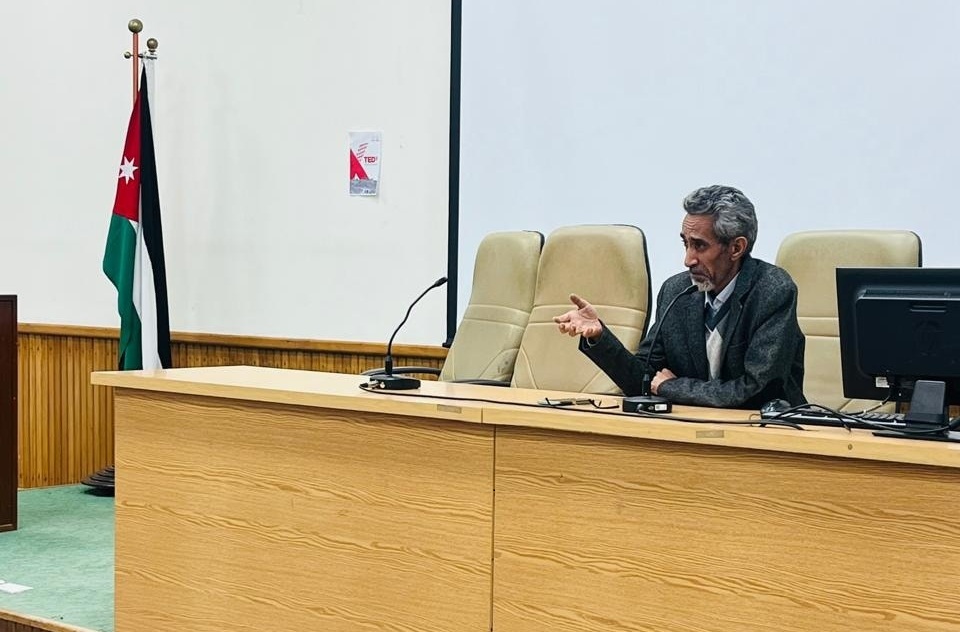 Dean of Hijjawi College Meets with Prospective Graduates and Senior Project Students